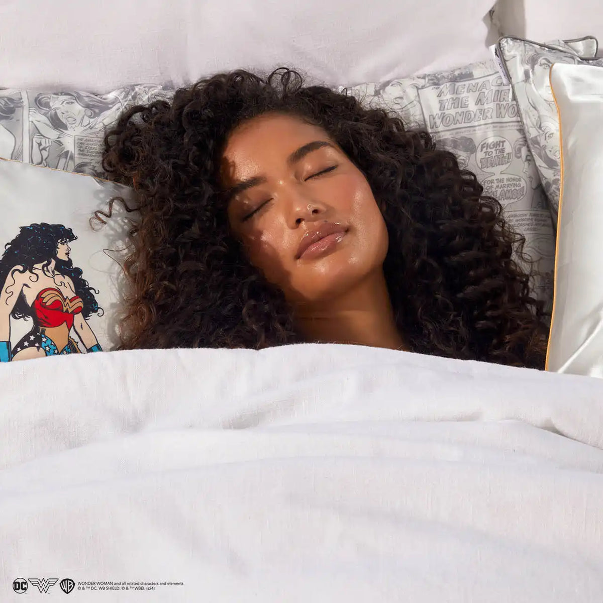 Kitsch x Wonder Woman Satin Pillowcase in Comic Print